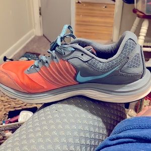 Size 8 Nike dual fusion for women